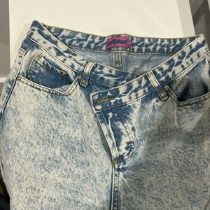 edikted light wash crossover jeans